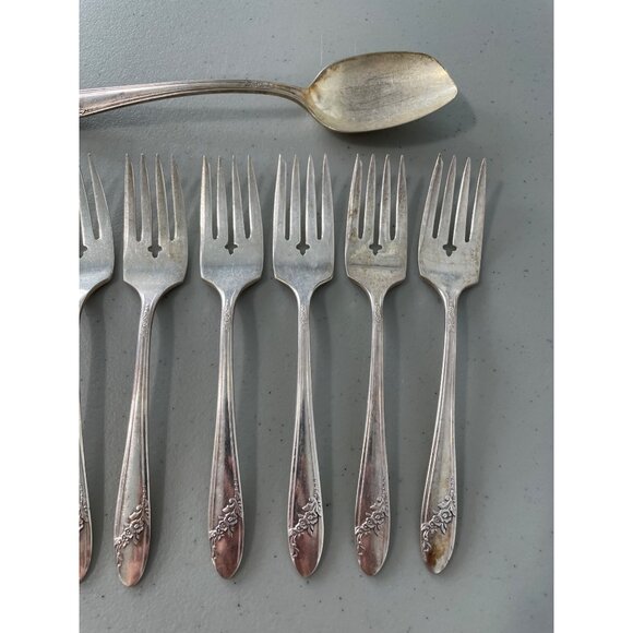 1946 Tudor Plate Oneida Queen Bess II Silverware 16 Piece Set Floral Vintage - Picture 4 of 10